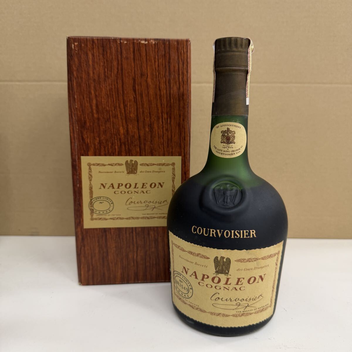 MWC613★未開封品★ COURVOISIER クルボアジェ NAPOLEON ナポレオン 700ml ブランデー コニャック 箱付き 古酒拍卖