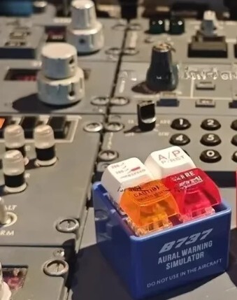 ボーイング737 航空機 警告音4種 ボタン キーチェーン 飛行機マニア コクピット 警告ボタン パイロット用 拍卖