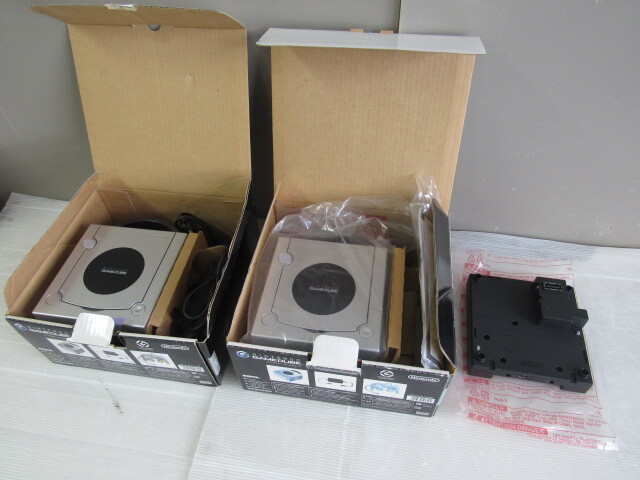 ジャンク / ニンテンドー ゲームキューブ 本体 2台 DOL-001 / GAMEBOY PLAYER DOL-017 1点 / ACアダプタ 1点 / 他付属品 Nintendo GAMECUBE拍卖