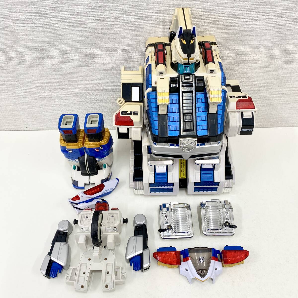 【まとめて出品】 当時物 特捜戦隊デカレンジャー ロボット デカベースロボ など 特撮 スーパー戦隊シリーズ ロボット 現状品 ジャンク品拍卖