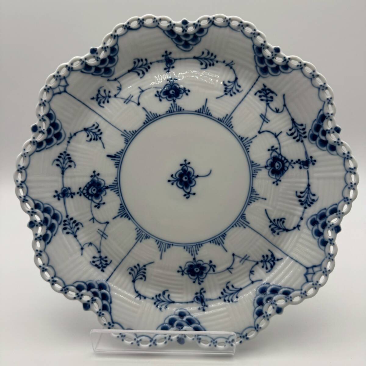 26CTSE00054-1/6000/L065-5/ロイヤルコペンハーゲン ブルーフルーテッド フルレース プレート 25cm ディッシュ 皿 デンマーク製拍卖