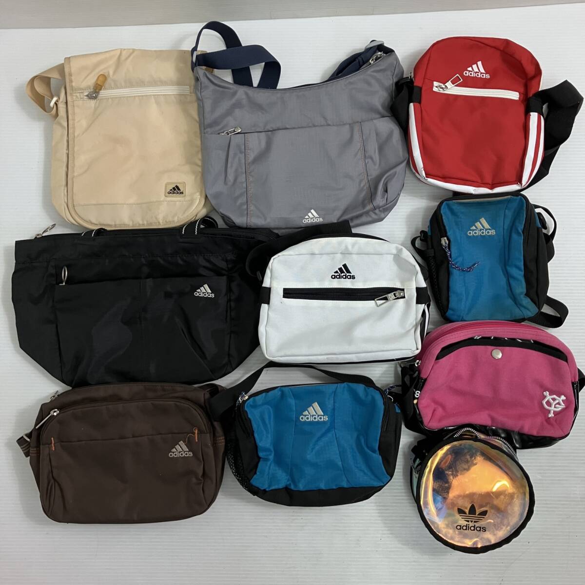 ◆ adidas アディダス 10点 まとめ商品 ショルダーバッグ ハンドバッグ ボディバッグ ジャイアンツコラボ 中古品拍卖