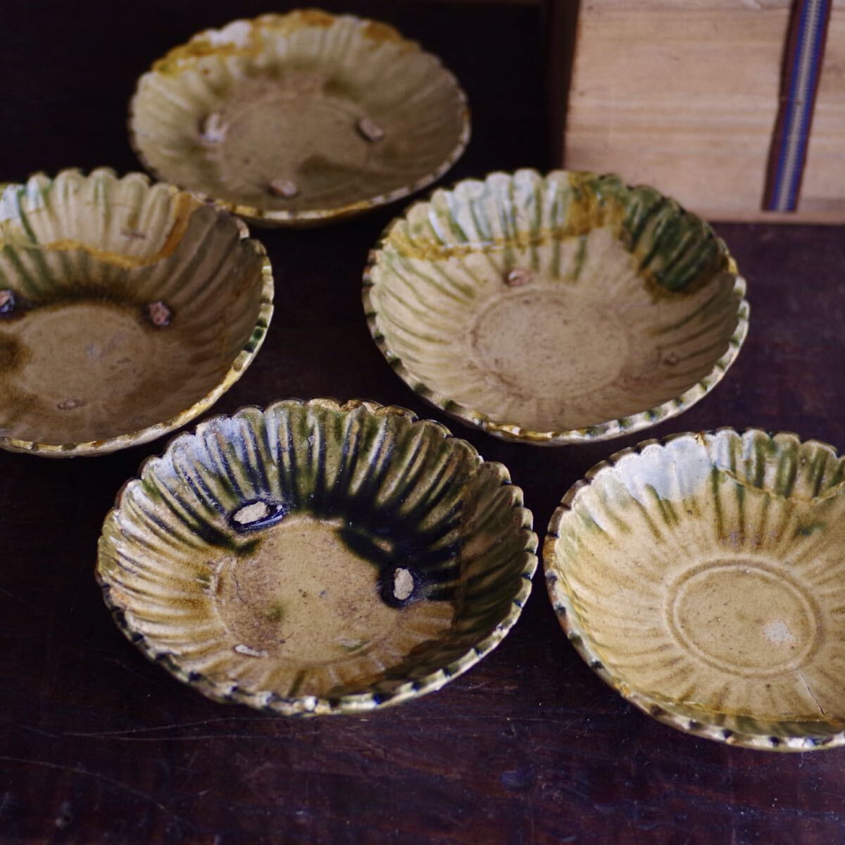 【希少 箱付5枚揃い】織部菊皿 江戸初期 黄瀬戸 輪花皿 茶道具 向付 小皿 取皿 菊輪 花皿 古民藝 骨董 美濃 検 志野 桃山陶千利休古田織部拍卖
