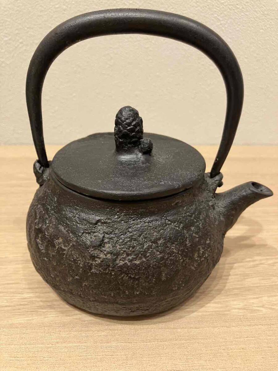 鉄瓶 小さい鉄瓶 新品未使用 0.3L 山形 鋳物 あらい工房拍卖