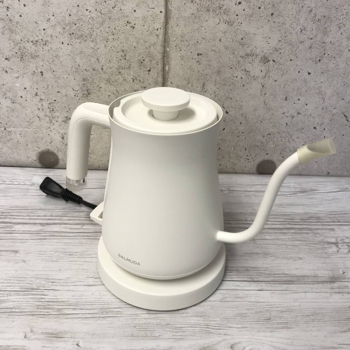 未使用展示品 BALMUDA バルミューダ The Pot 電気ケトル K02A-WH 0.6L ホワイト 通電確認済み I0513-4 拍卖