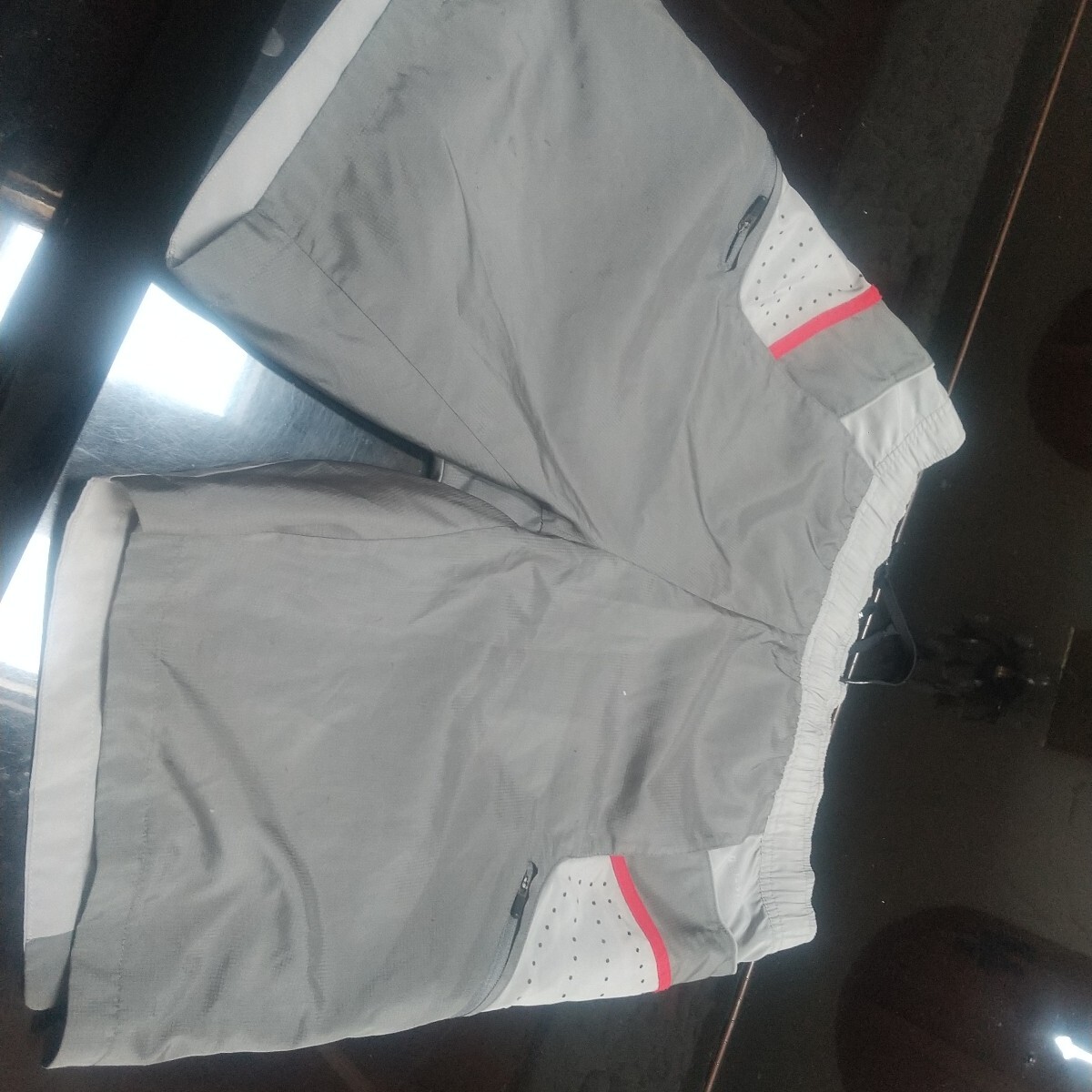 ナイキ ランニング NIKE RANNING ドライ フィット DRI-FIT 防湿 速乾 ショーツ ハーフ パンツ ジョギング グレー 切り替え M 中古品拍卖