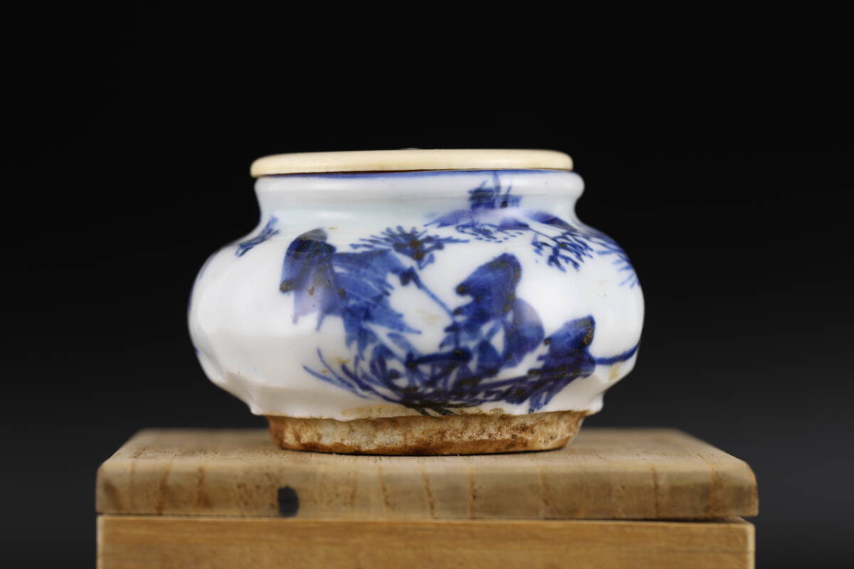 【京蔵】1円から 村田永翁 作 京焼 染付 草花文 小壺 蓋物 香合 時代物 古美術 骨董 煎茶道具 巾筒 茶心壺拍卖