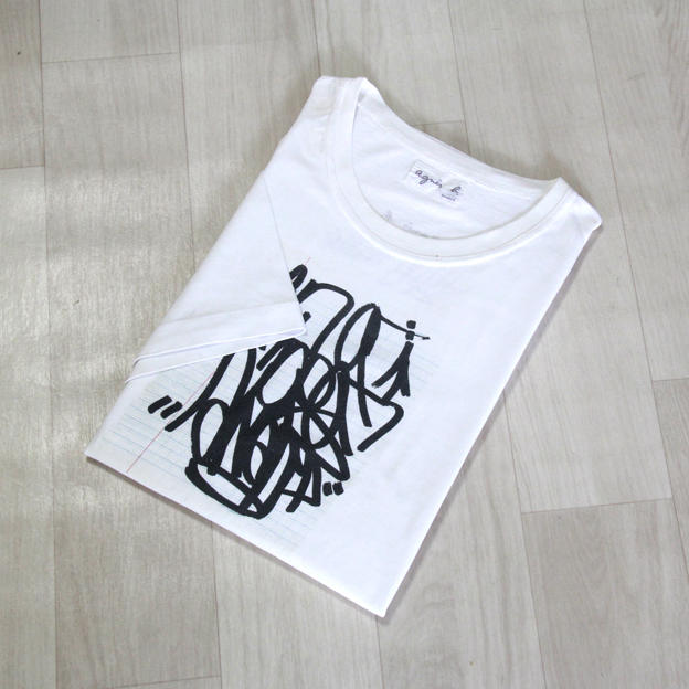 アニエスb 白色、画像の様なデザインのTシャツ(綿100%) サイズM位です拍卖