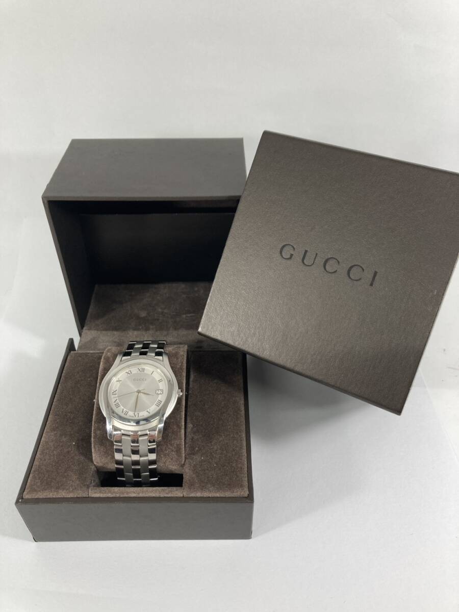 『18134 ☆【箱付き】GUCCI グッチ 5500M シルバー文字盤 クオーツ メンズ腕時計 』拍卖