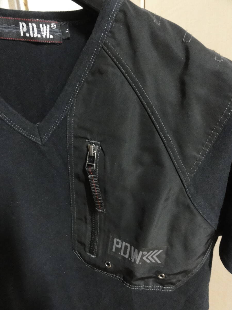格安廃版レア・P.D.W(AVIREXアヴィレックス)・お洒落な黒系部分化繊切替地・特殊部隊系?胸ジップポケット&P.D.Wロゴ付きVネックTシャツ L拍卖