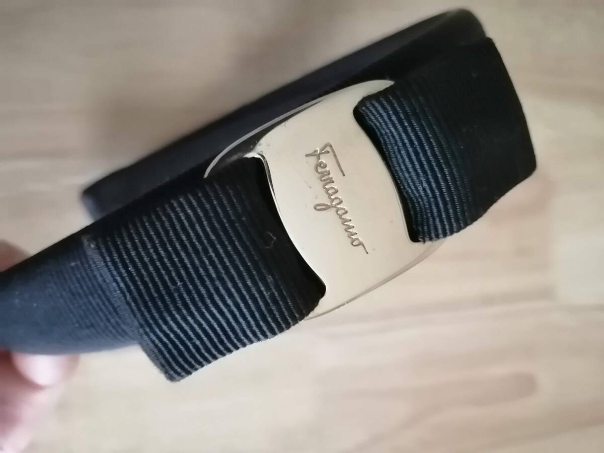 FERRAGAMO フェラガモ カチューシャ 黒 美品 VARA リボン拍卖