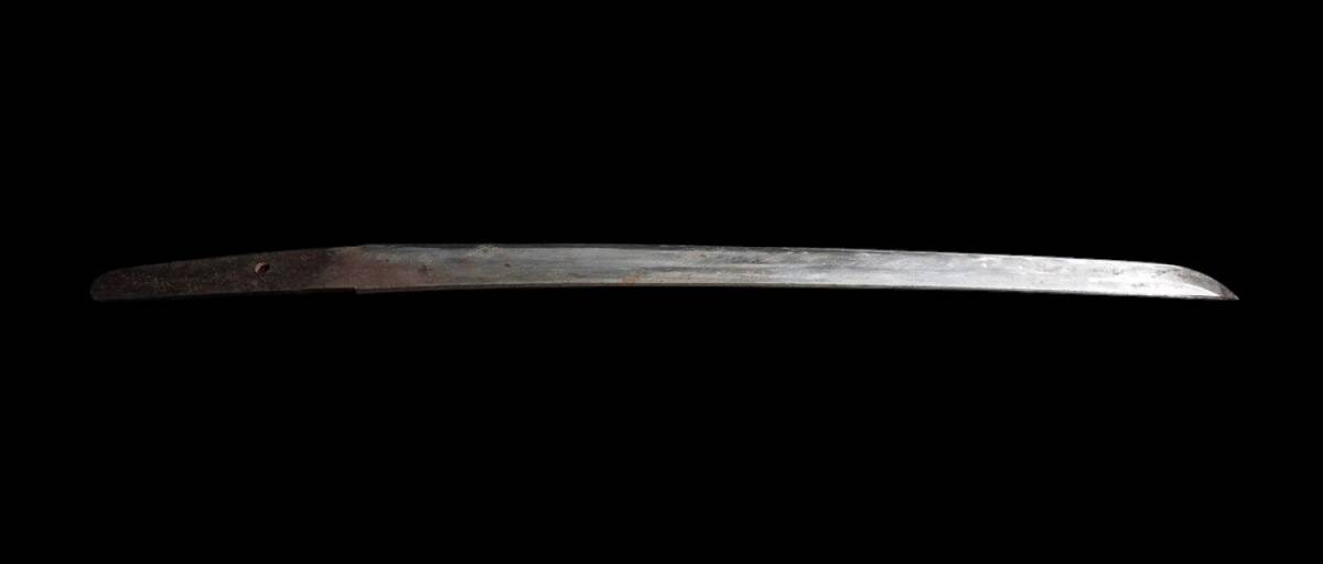 在銘で初心出しの脇差 【波平行安】 優刃紋 刃長43.7cm 元幅2.81cm 元重ね6mm 332g 是非仕上げて愛刀にして下さい!!拍卖