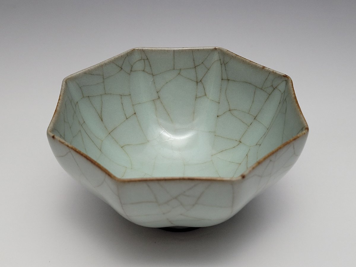 青釉 八角 茶杯 時代唐物 幅約9.6cm / 宋元時代 盃 小碗 杯 盞 小鉢 茶道具 煎茶道具 酒器 唐物 人間国宝 李朝 高麗 古玩 古董拍卖