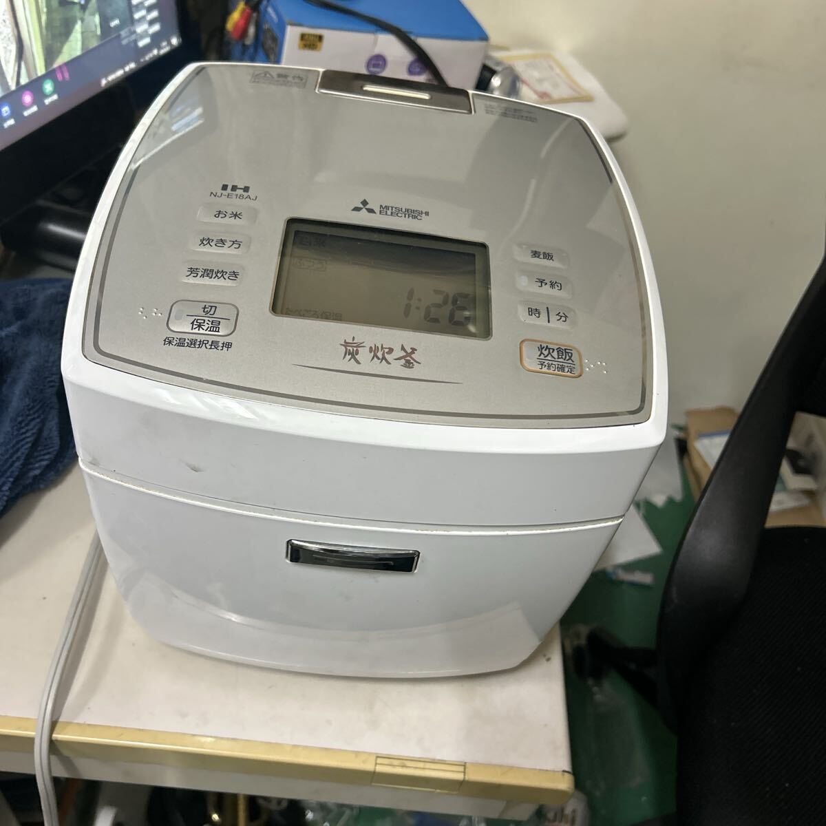 MITSUBISHI ELECTRIC 炭炊釜 IHジャー炊飯器 NJ-E18AJ-W 三菱 炊飯器 炭炊釜 IHジャー炊飯器 IH 5合炊き拍卖