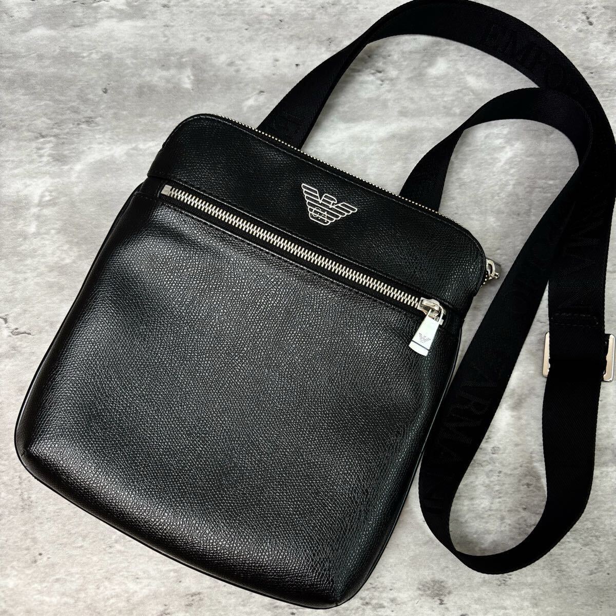 《現行近/極美品》 EMPORIO ARMANI エンポリオアルマーニ メンズ ショルダーバッグ 斜め掛け 紳士 ビジネス イーグルロゴ レザー ブラック拍卖