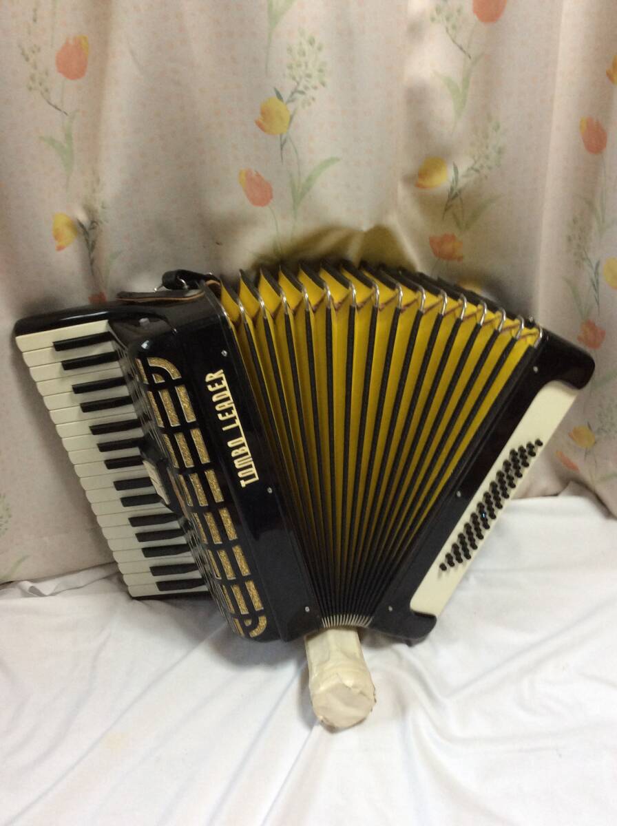 分解・点検済み.TOMBO 52.モデルLEADER.MM.34鍵盤48ベース.STEEL REEDS.蛇腹:魅力的な黄色.クロスは新品に交換済.ケース付.お買い得品拍卖