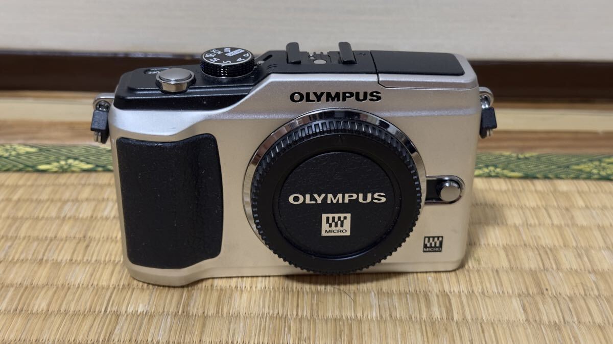 OLYMPUS ミラーレス一眼カメラ PEN Lite E-PL2 シルバー ボディ 手ぶれ補正エラー ジャンク拍卖