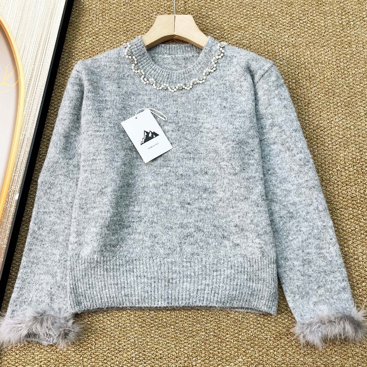 上品 セーター イタリア製造 ウール混 ソフト 暖かい【パールネック × ファーカフス 】 ショート丈 可愛い トップス レディース SIZE:L拍卖