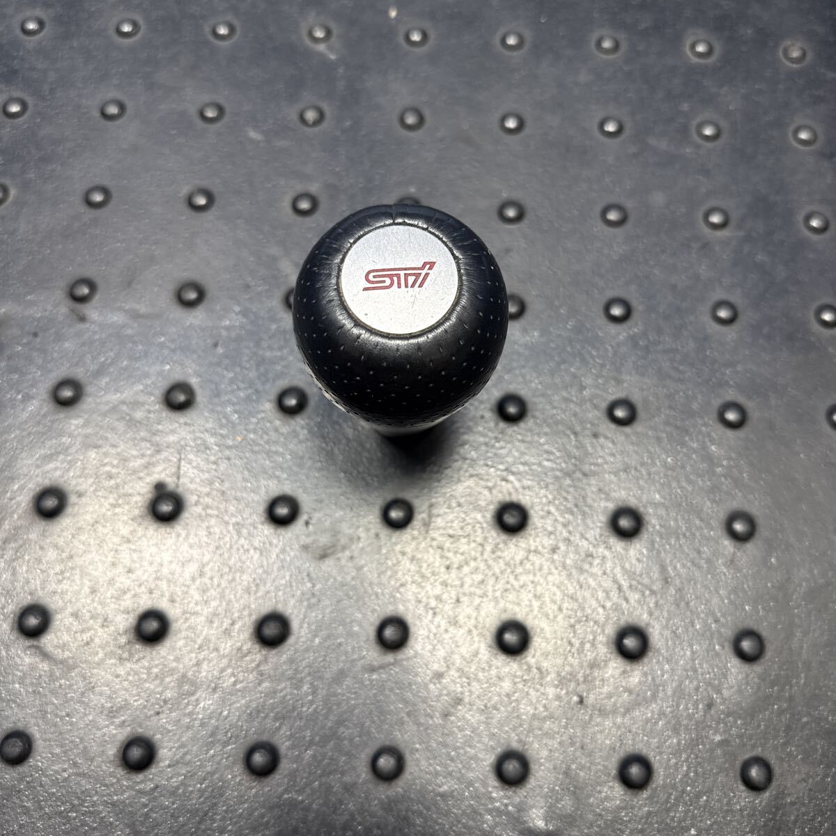 ◆スバル SUBARU STI エクシーガ レガシィBP《YAM YA5 YA9 YA4 BP5 BP9改 BPE》純正 STI レザー シフトノブ AT CVT◆拍卖