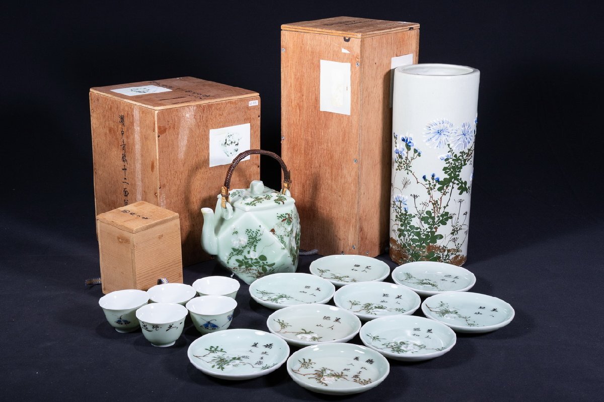 【珍品堂】1円から 瀬戸焼 青磁 花絵 染錦 花瓶 茶器 急須 湯呑み 銘々皿 食器 木箱 茶道具 煎茶道具 時代物 古美術 骨董品 M-C82BL-CG5拍卖