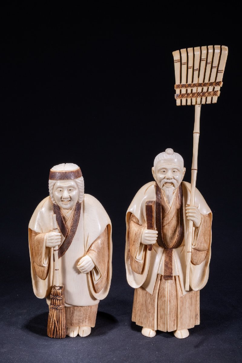 【珍品堂】1円から 東洋彫刻 芳山作 在銘 高砂人形 白材 翁媼一対 熊手 箒 細密彫刻 置物 時代物 骨董品 古美術 H22.5cm 重1972g M-D7QW-CG拍卖