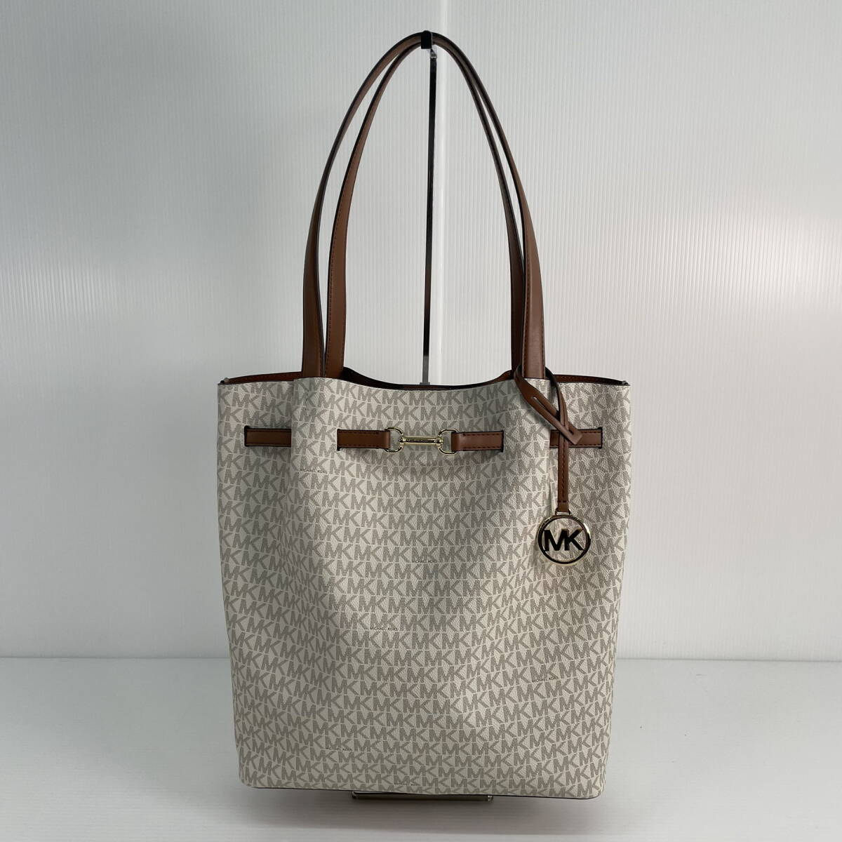 2605B0913 美品 MICHAELKORS マイケルコース トートバッグ ホワイト レディース MKシグネチャー拍卖