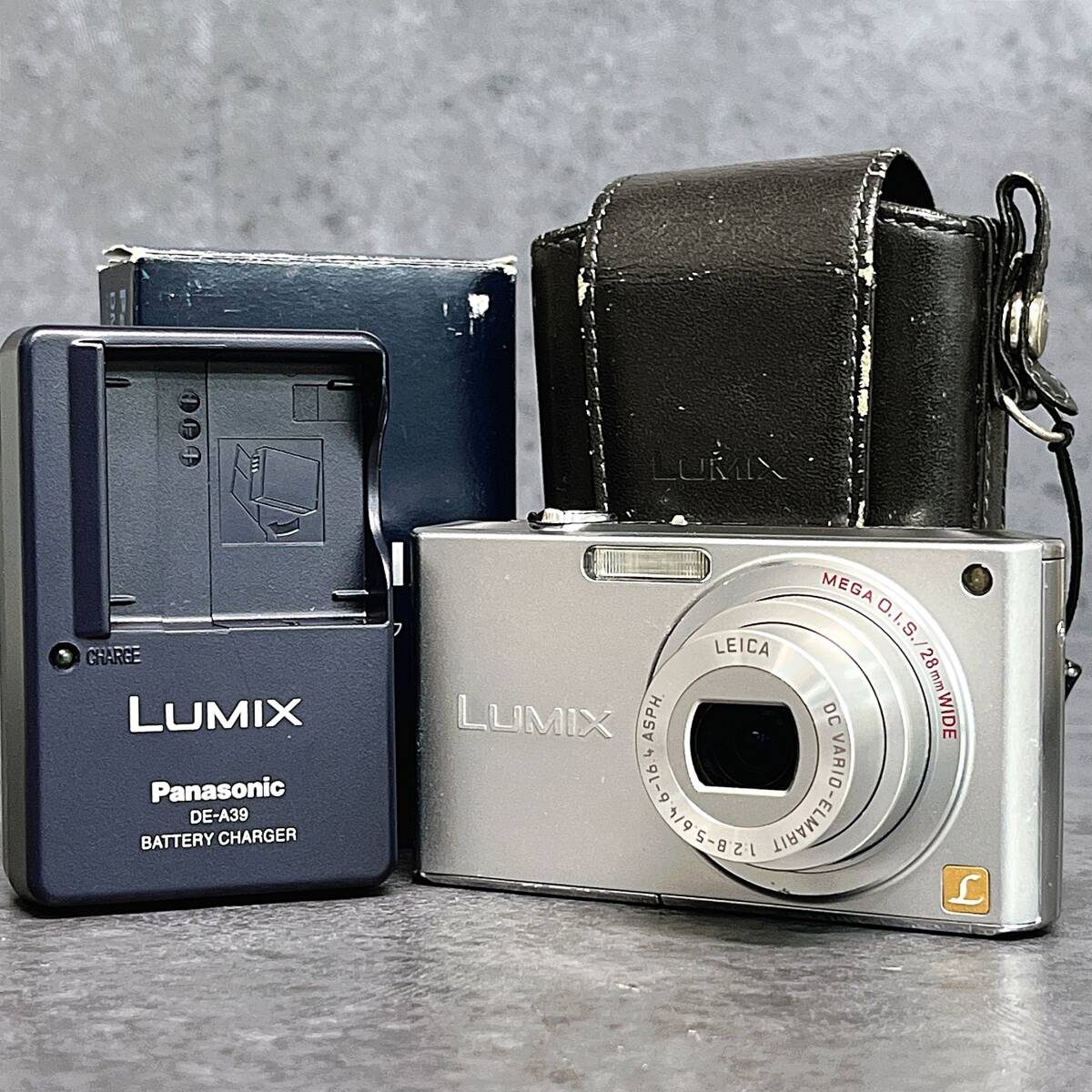 パナソニック LUMIX DMC-FX33 コンパクトデジタルカメラ シルバー バッテリー 充電器 取説 純正ケース 通電 シャッター切OK拍卖