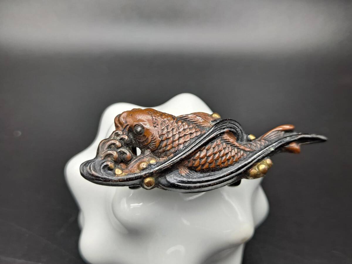 【24】アンティーク・金工「水飛沫に鯉 」意匠帯留め 目貫 明治・大正拍卖