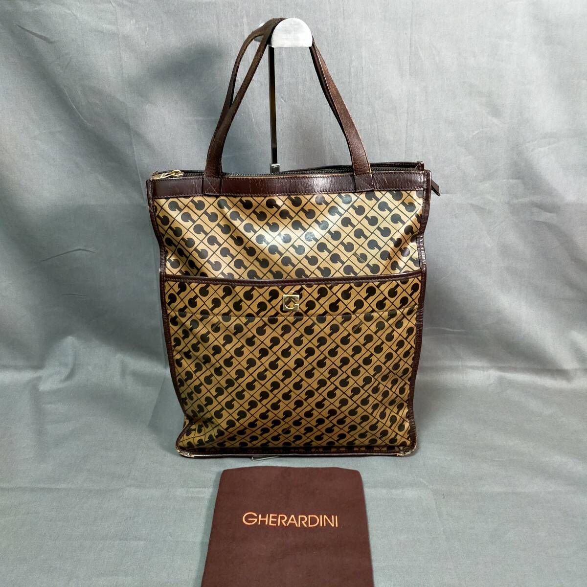 586/19 GJ82531 GHERARDINI ゲラルディーニ ヴィンテージ 縦型トートバッグ PVC レザー ブラウン 保存袋付き used 現状品拍卖