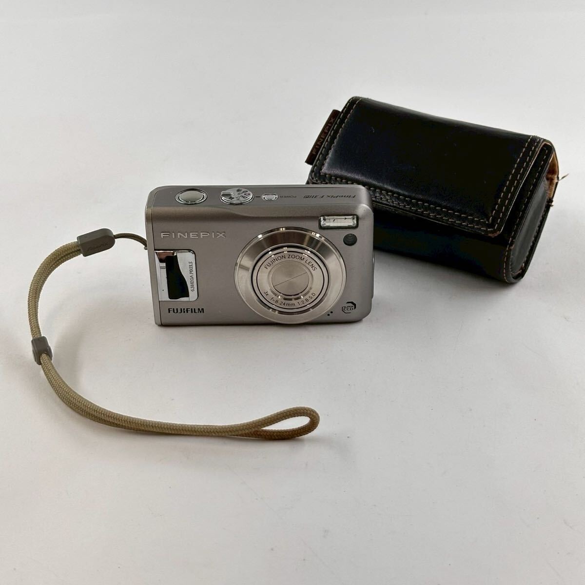 D6【1円〜スタート!説明必読 直接引取無】FUJIFILM 富士フィルム FINEPIX F31fd ファインピクス 8-24mm f2.8-5.0 デジカメ バッテリー付拍卖