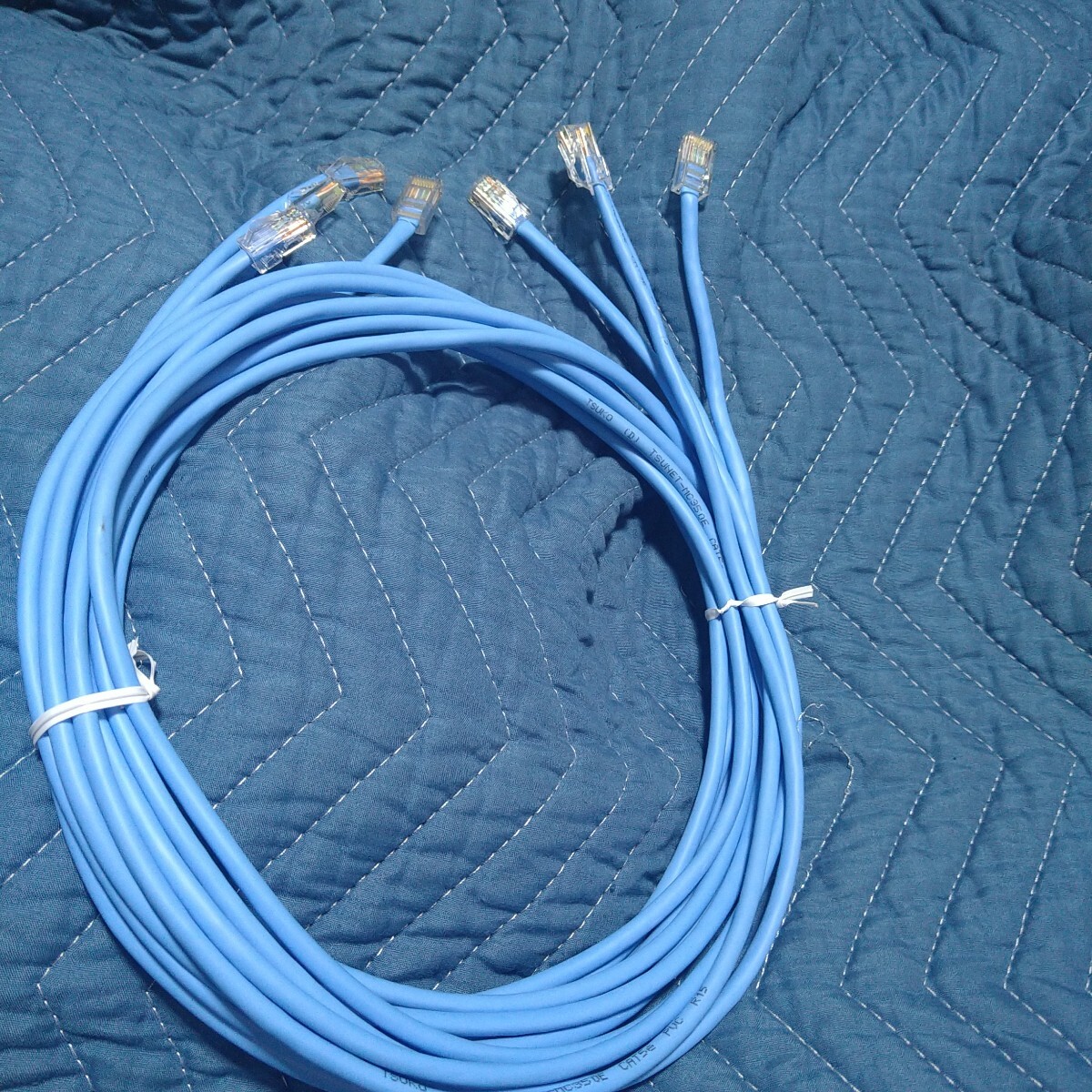 通信興業 LANケーブル CAT5E 2mx4本 撚り線タイプ TSUNET-MC350E 水色 中古品拍卖