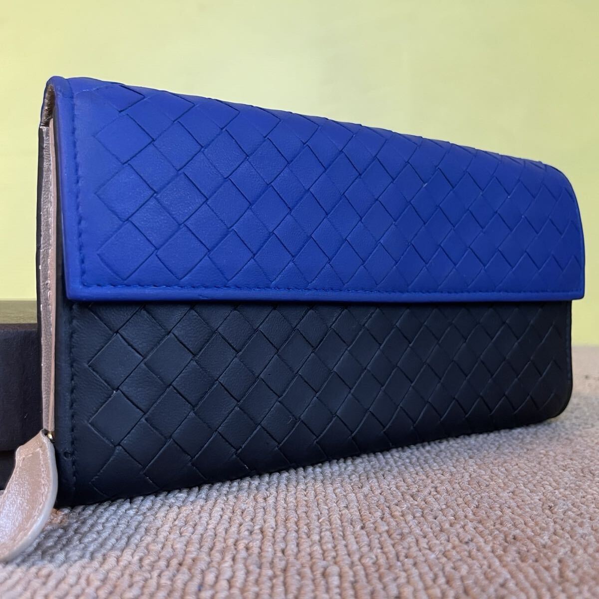 一円 美品 BOTTEGA VENETA イントレチャート 長財布 ボッテガヴェネタ ロングウォレット レザー バイカラー 二つ折り拍卖