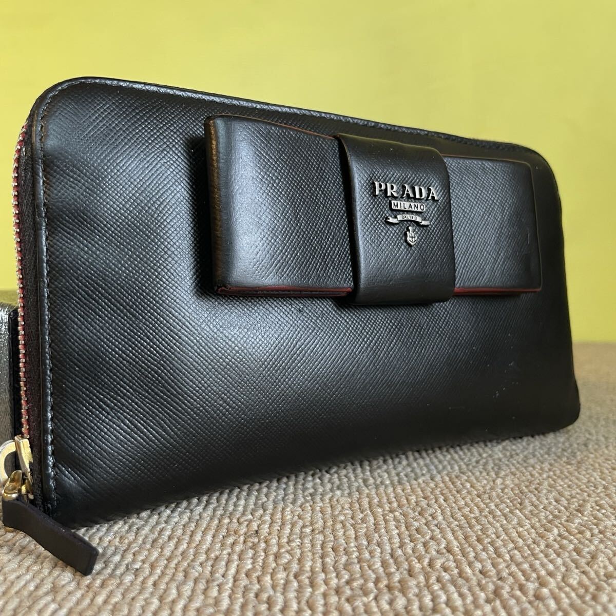 一円 美品 PRADA プラダ サフィアーノレザー 長財布 ウォレット ロングウォレット 財布 ラウンドファスナー ブラック拍卖