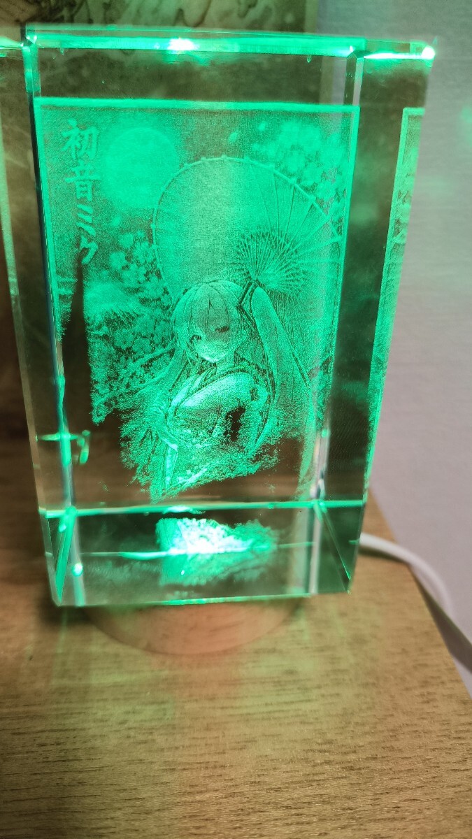 初音ミク クリスタルガラスキューブ 10cm LEDライト付き 高精細レーザー彫刻 ファンアート拍卖
