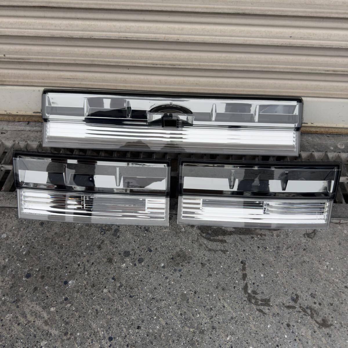 良品 三菱 デリカD5 ローデスト 純正 テールランプ リアガーニッシュ フィニッシャー テール デリカ CV5W CV4W CV2W CV1W ②拍卖