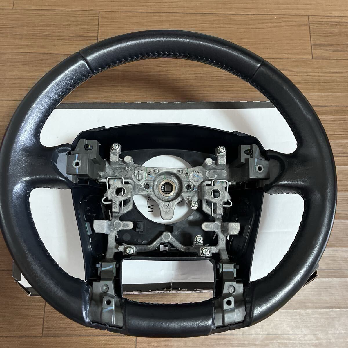 トヨタ純正 ステアリング ハンドル 30プリウス ZVW30後期Gグレード レザー 革 ステアリングリモコン オートクルーズ付拍卖