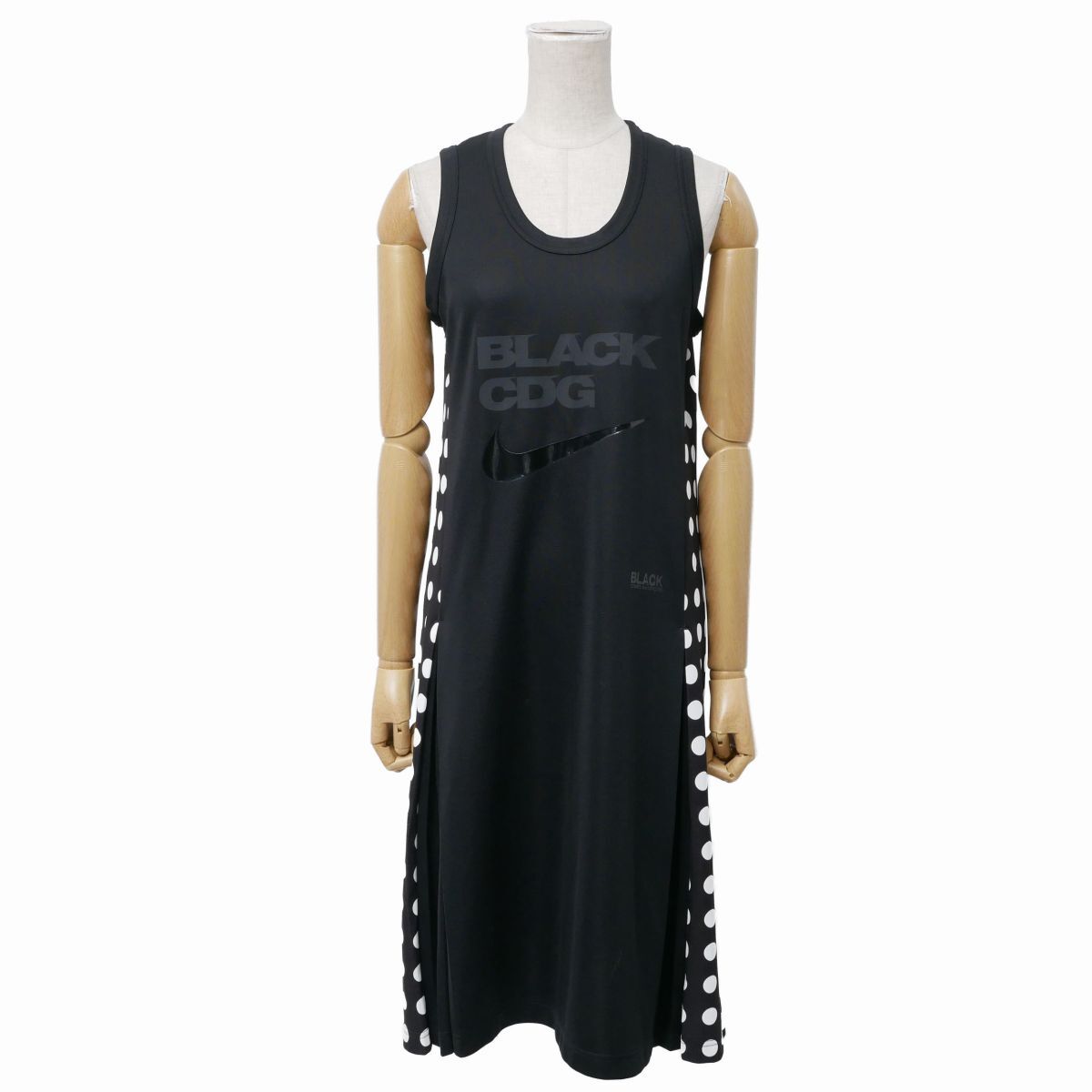 MI1383☆BLACK COMME des GARCONS×NIKE ロゴプリント ノースリーブワンピース Aライン ドット柄切替 ジャージー AT3258-010 ブラック系 S拍卖