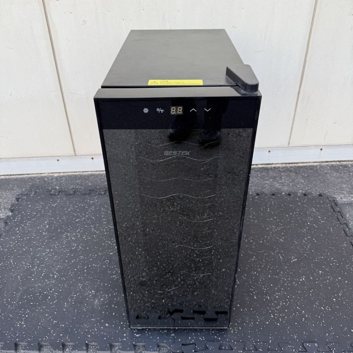 BESTEK ワインセラー BTWC035 ワインクーラー ペルチェ方式 動作品 収納本数12本 有効内容積35L 小型 家庭用 縦置き・横置き対応拍卖