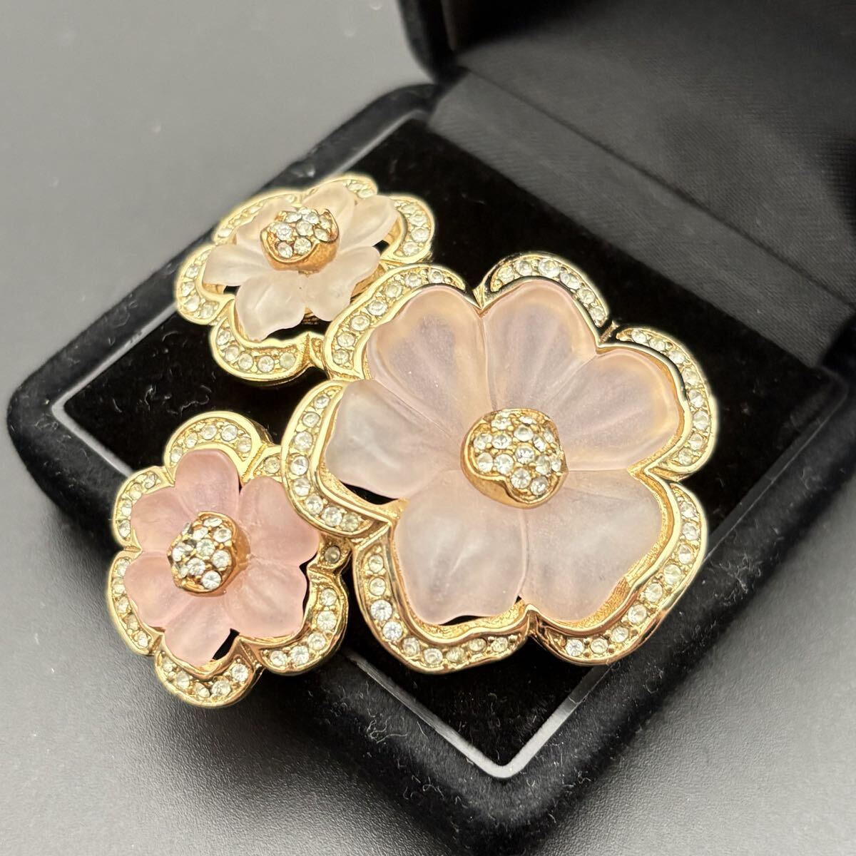 【希少】Christian Dior クリスチャンディオール ブローチ カラーストーン ラインストーン フラワー モチーフ デザイン ゴールド 大ぶり拍卖