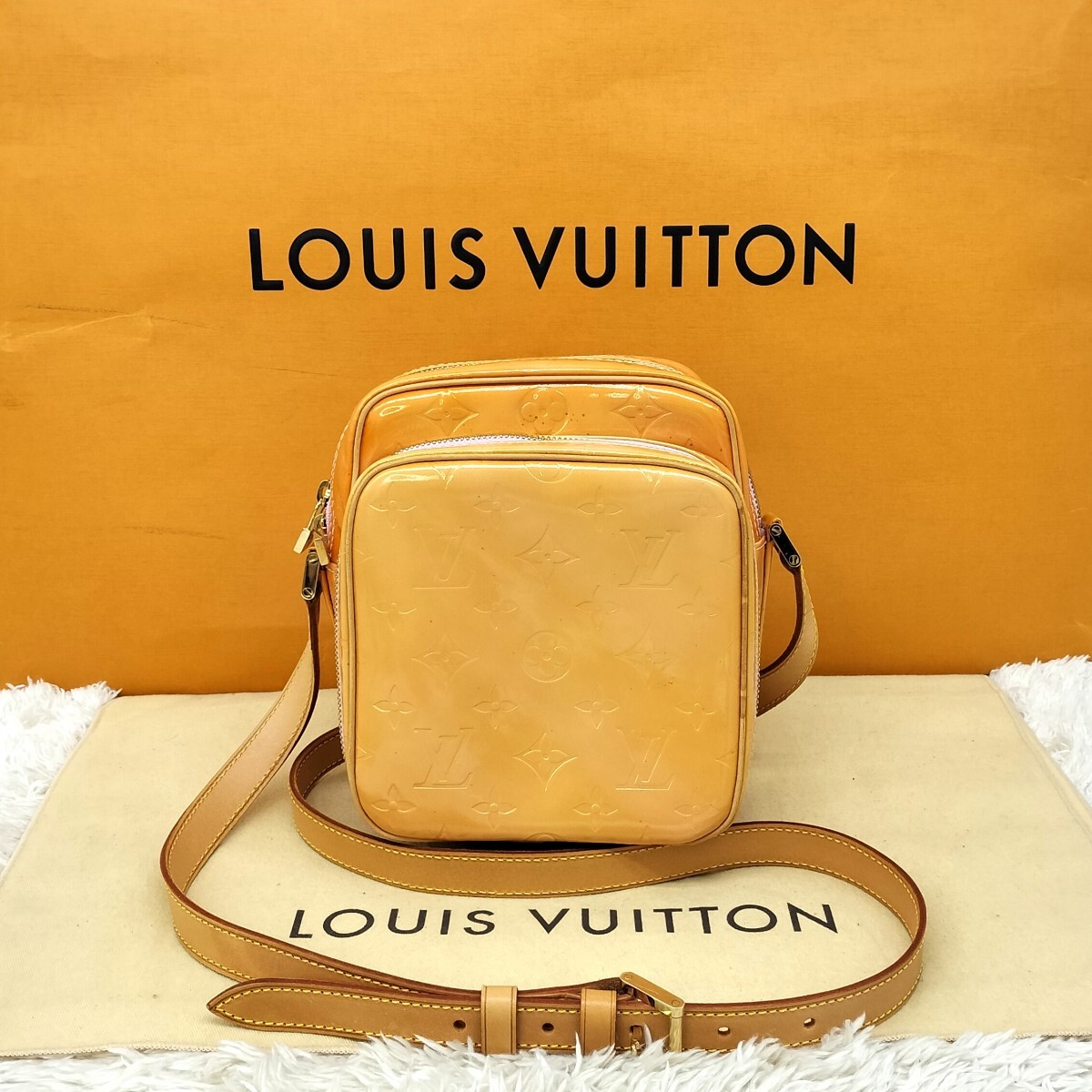 正規品 LOUISVUITTON ルイヴィトン ウースター M91037 ショルダーバッグ ポシェット 斜め掛け モノグラムヴェルニ エナメル ローズピンク拍卖