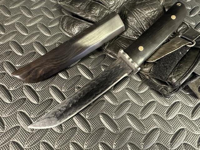 激渋 サバイバルナイフ シース付き 日本刀型 キャンプ アウトドア 野営 登山 釣り 全長約260mm 刃長約135mm拍卖