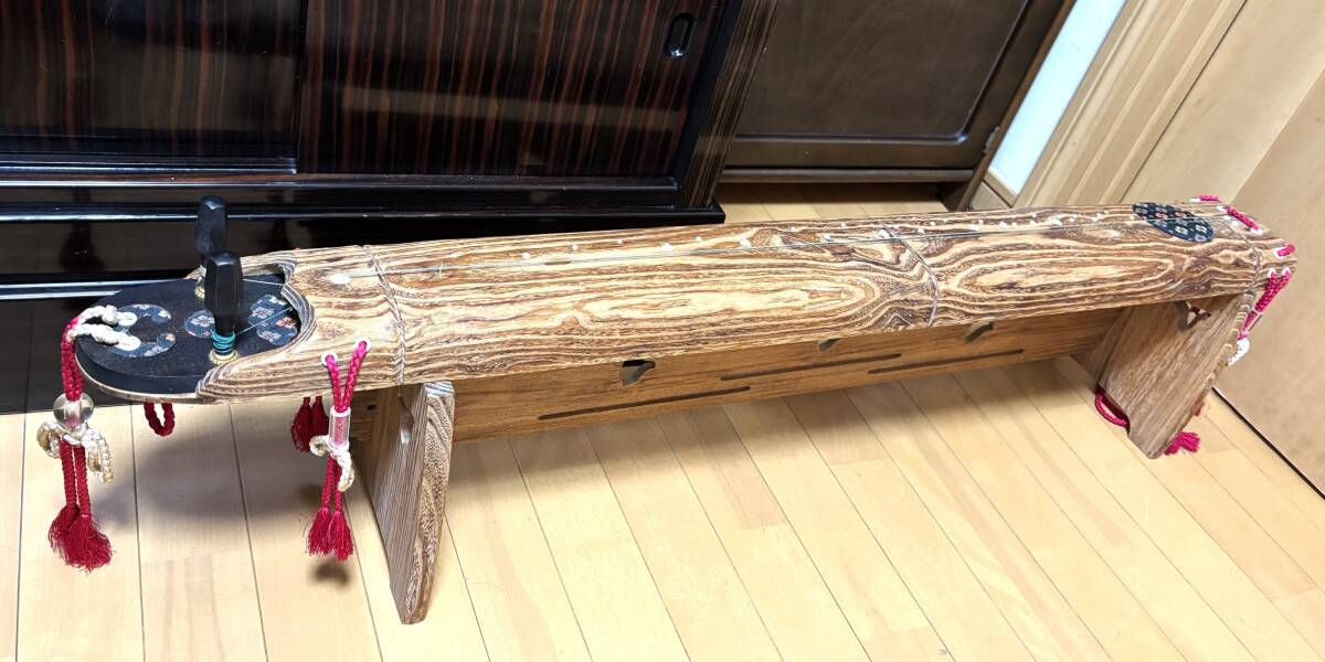 希少 未使用品? 八雲琴(二弦琴) “たちはな”昇利夫ブランド 長さ109.5cm 琴台・カバー・ 付属品付き 現状品 和楽器 雅楽拍卖