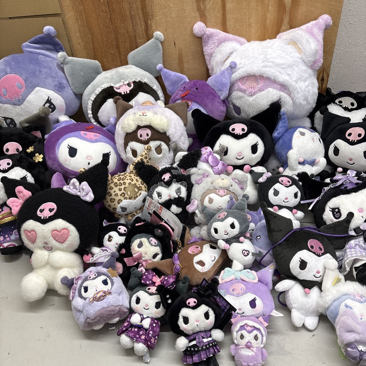 (131) サンリオ クロミ ぬいぐるみ マスコット クロミちゃん Sanrio 大量 タグ付き有り まとめて拍卖