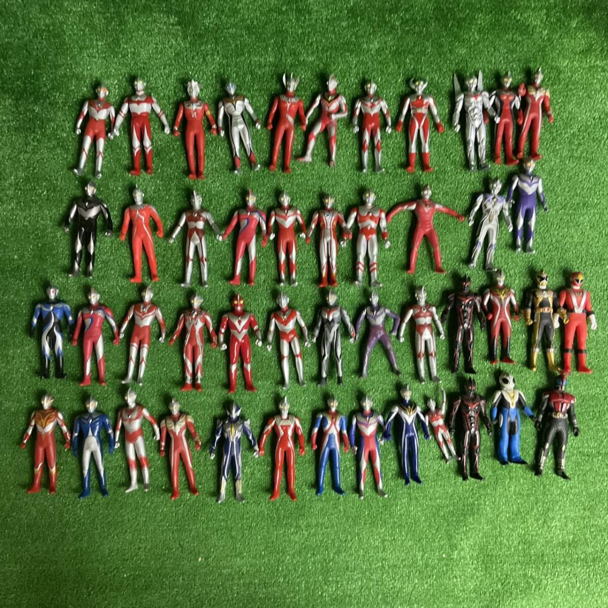 82 特撮 戦隊ヒーロー 49体まとめ ウルトラマン セブン ティガ ダイナ タロウ デカレンジャー 仮面ライダーカブト など フィギュア 超大量拍卖