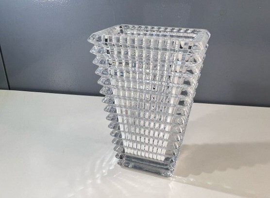 ★Baccarat バカラ アイベース スクウェア 花瓶 Sサイズ フラワーベース クリスタルガラス (約)高さ20×幅14×奥行9(cm) 中古品拍卖