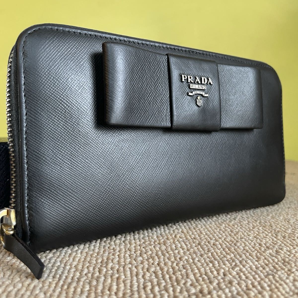 一円 美品 PRADA プラダ サフィアーノレザー 長財布 ウォレット ロングウォレット 財布 ラウンドファスナー ブラック拍卖