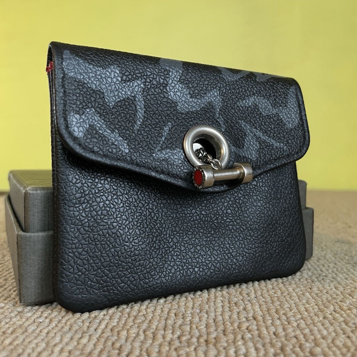 一円 美品 BVLGARI ブルガリ 二つ折り ブラック 財布 黒 レザー コンパクトウォレット レアモデル拍卖