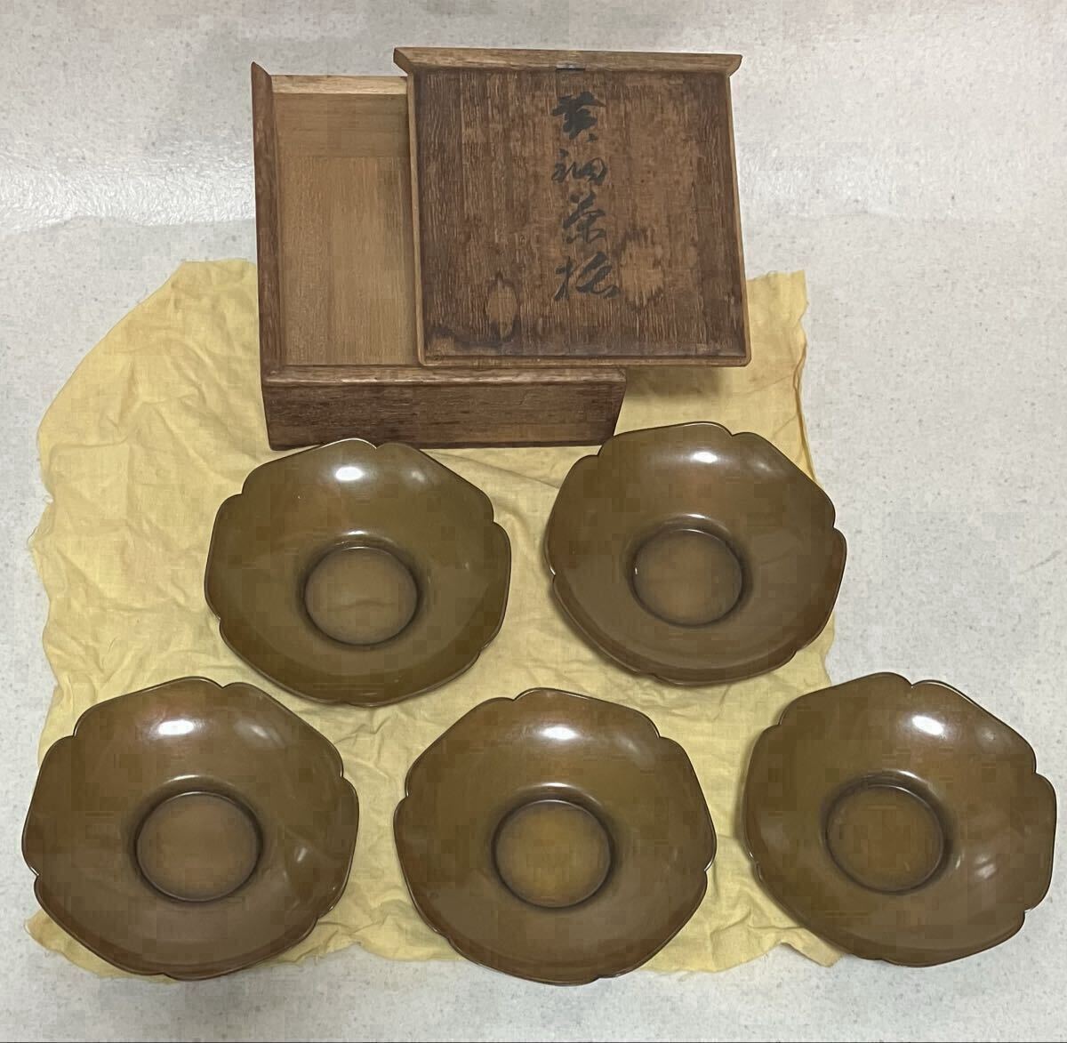 蔵六造 六花式 黄銅茶托 五客 共箱 共布拍卖
