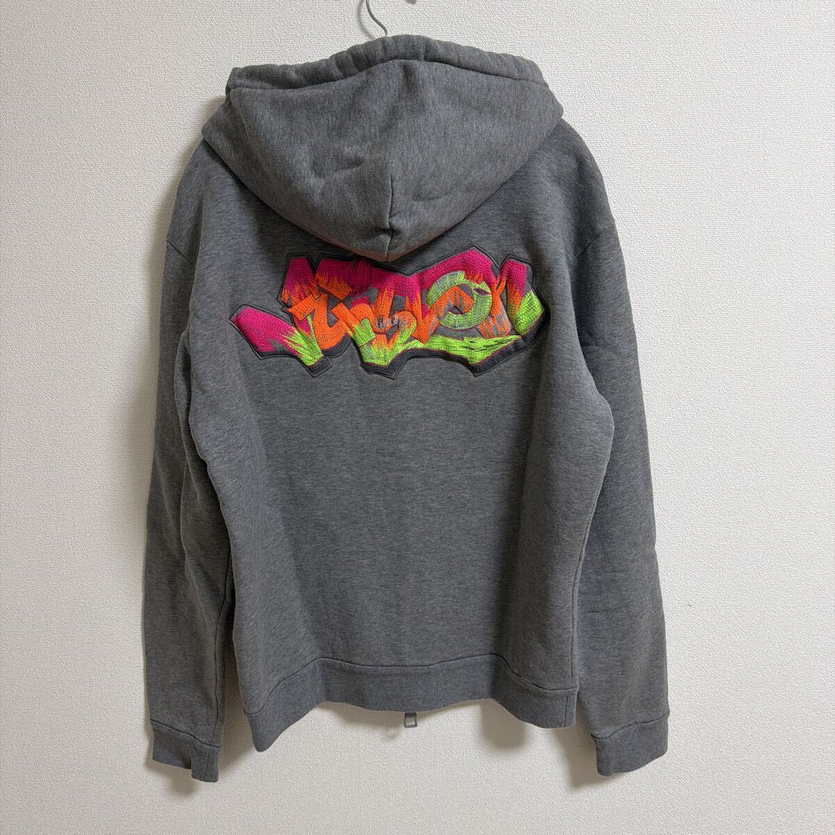 【極美品】LOUIS VUITTON ルイヴィトン グラフィティ エンブロイダード ジップ フーディ パーカー size M メンズ拍卖