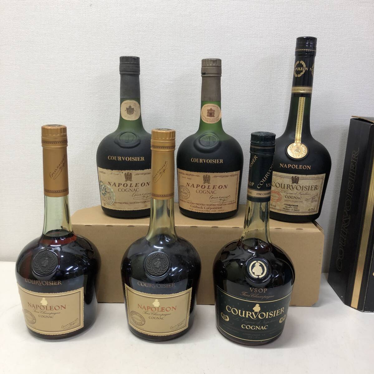 BB03 クルボアジェ(Courvoisier)ナポレオン コニャック VSOP 700ml 6本セット拍卖